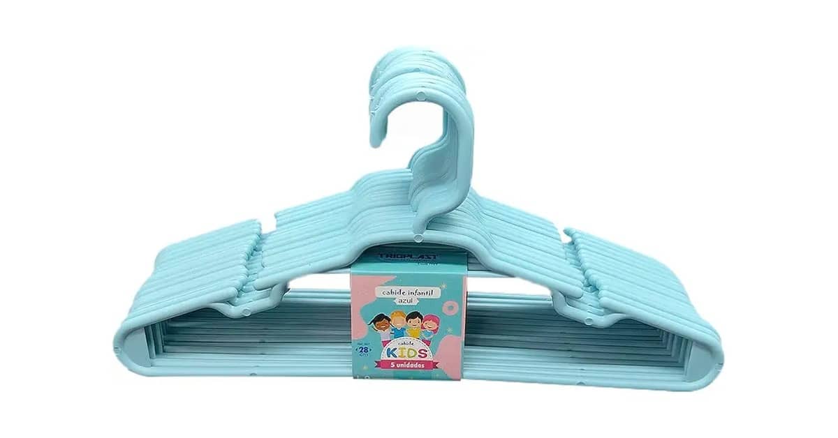Qual o Melhor cabide para roupas de bebe: Veludo, Madeira ou Plástico?
