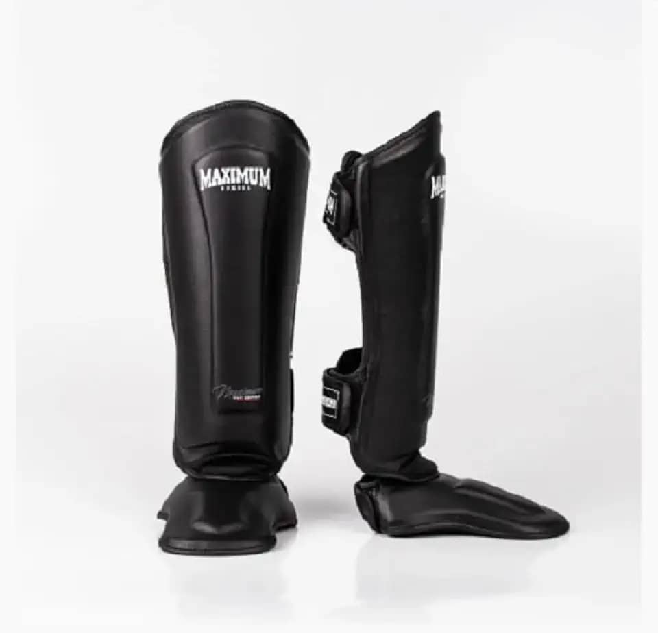 Caneleira Maximum Muay Thai Kickboxing Preta Tamanho M