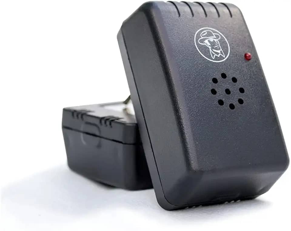 Repelente Eletrônico Espanta Pernilongo Morcego Aranha Rato Preto