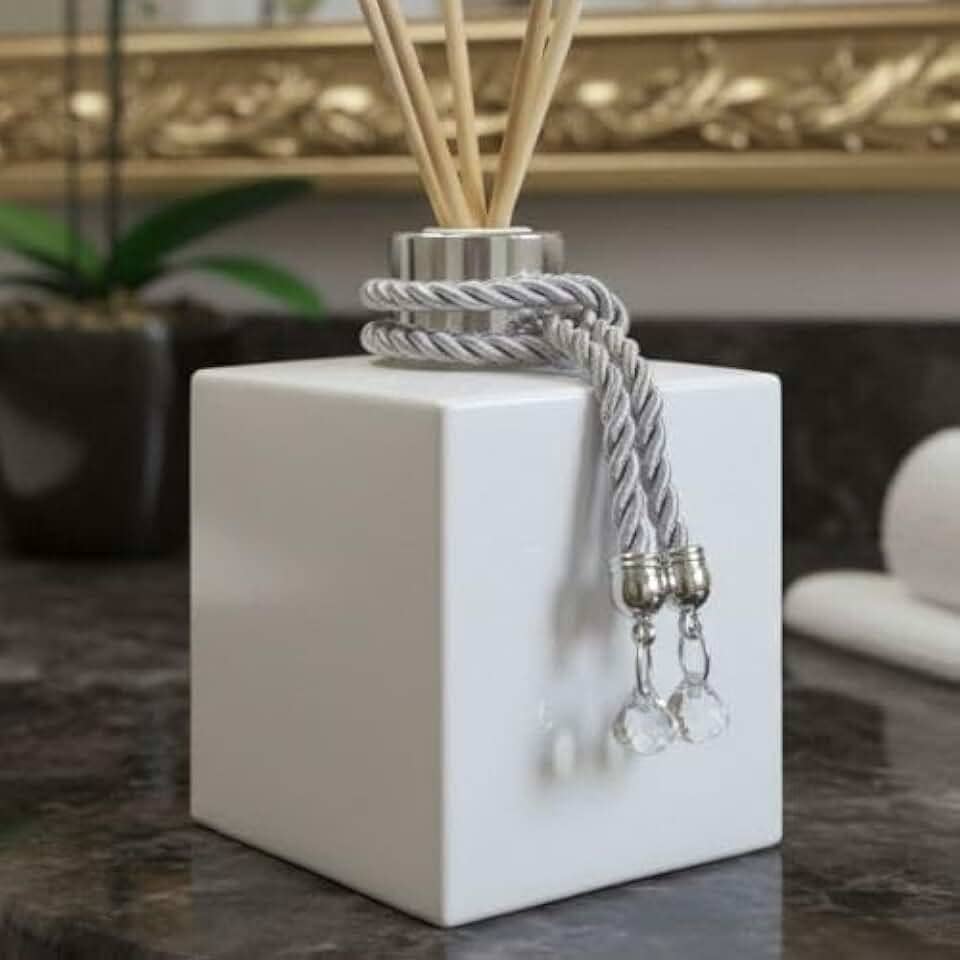 Aromatizador Difusor de Ambientes Branco e Prata com Varetas Decoradas e Pingente de Cristal – Difusor de Aromas Luxo para Sala, Quarto, Banheiro, Escritório – Decoração Sofisticada Luiggi Presentes®