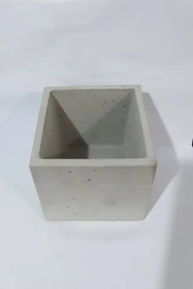 Vaso quadrado em cimento para suculentas