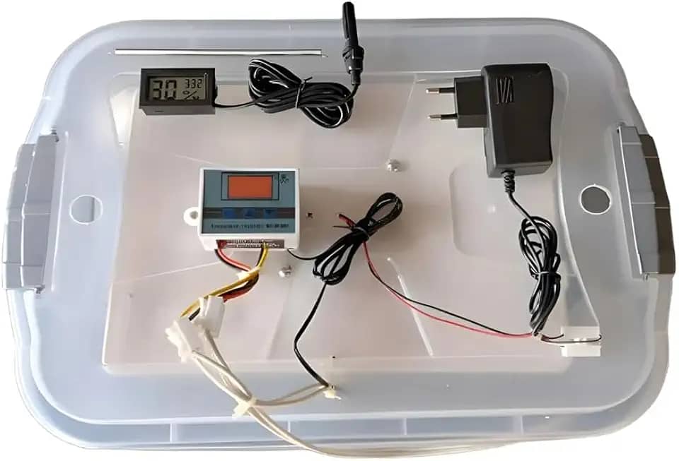 Chocadeira Compacta Bivolt Para 30 Ovos Galinha Com 1 Resistência Reserva Mais 1 Termo Higrômetro
