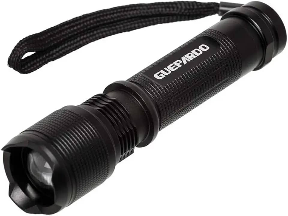 Guepardo, Lanterna Tática Attack Recarregável de 140 lúmens, Possui 1 LED Cree de 3w, 3 Modos de Iluminação, Alcance de Iluminação de Até 150, Gera Até 8 Horas de Iluminação, Ajuste de Foco, Preto