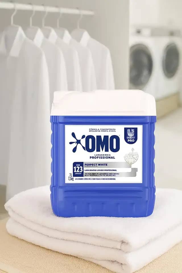 Lava Roupas Concentrado OMO Perfect White 7L Brancura Intensa e Proteção das Fibras Roupas Sempre Brancas