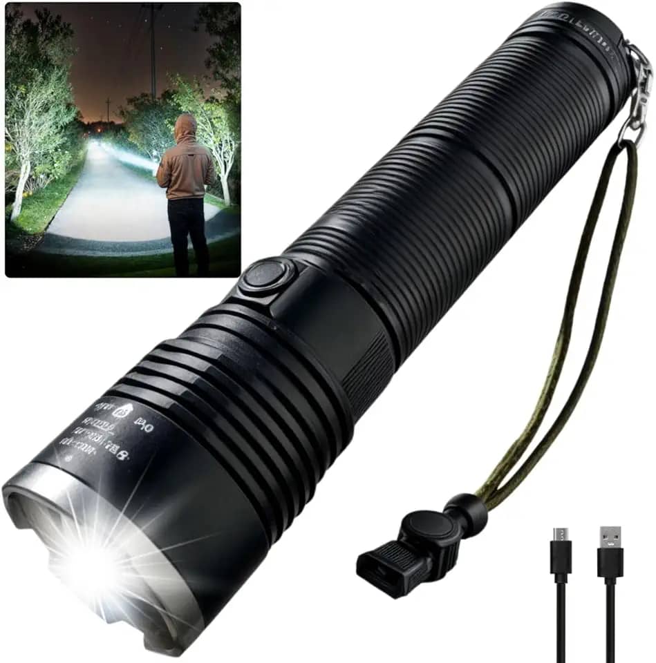 A Lanterna Militar com Foco Ajustável e 5 Modos de LED Oferece 3000 lúmens, alcance de 2km e resistência à água IPX8. Ideal para táticas, segurança e aventuras