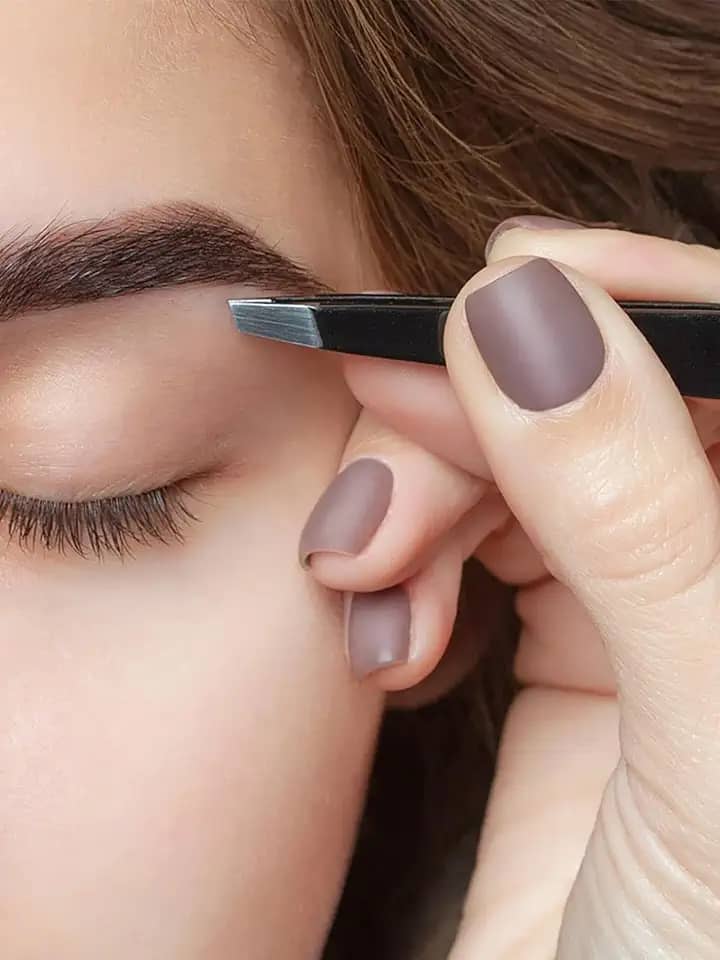 Conjunto de 4 pinças – Pinças profissionais de aço inoxidável para sobrancelhas – grande precisão para pelos faciais, lascas e depilação encravada, preta