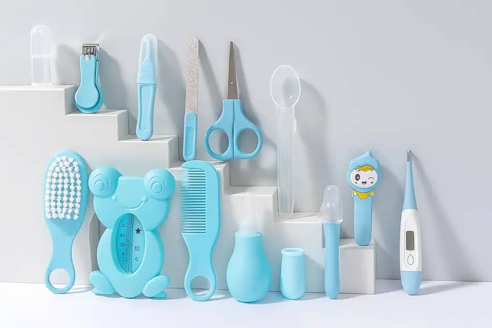 Kit Higiene Bebe - Estojo Cuidado Bebe - Bolsa Bebe Organizada e Completa com Tesoura, Pente para Bebe, Termometro, Cortador de Unhas, Lixa de Unhas (Azul)