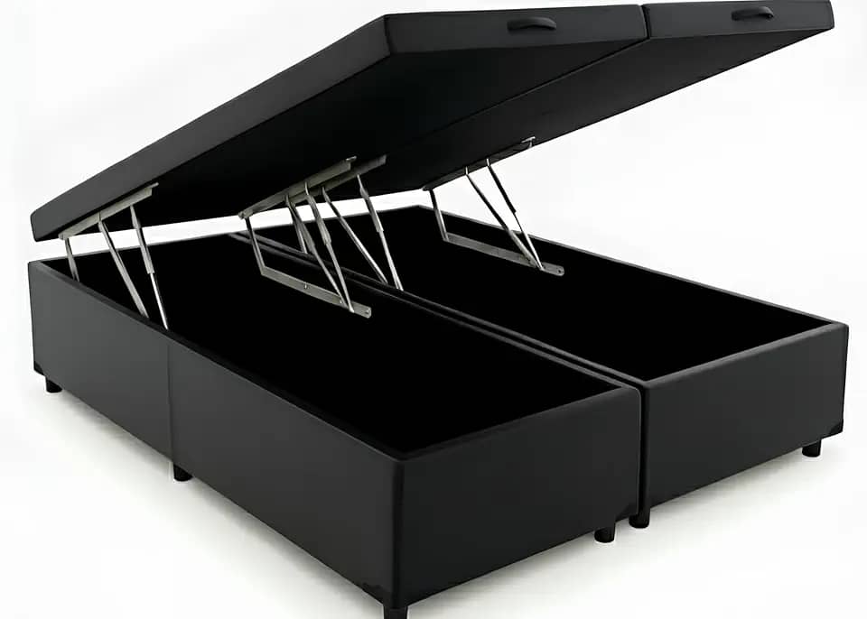 Cama Box Baú Queen Bipartido 79, Blindado, Pistão á Gás, Pés de Madeira (Corino, Preto)
