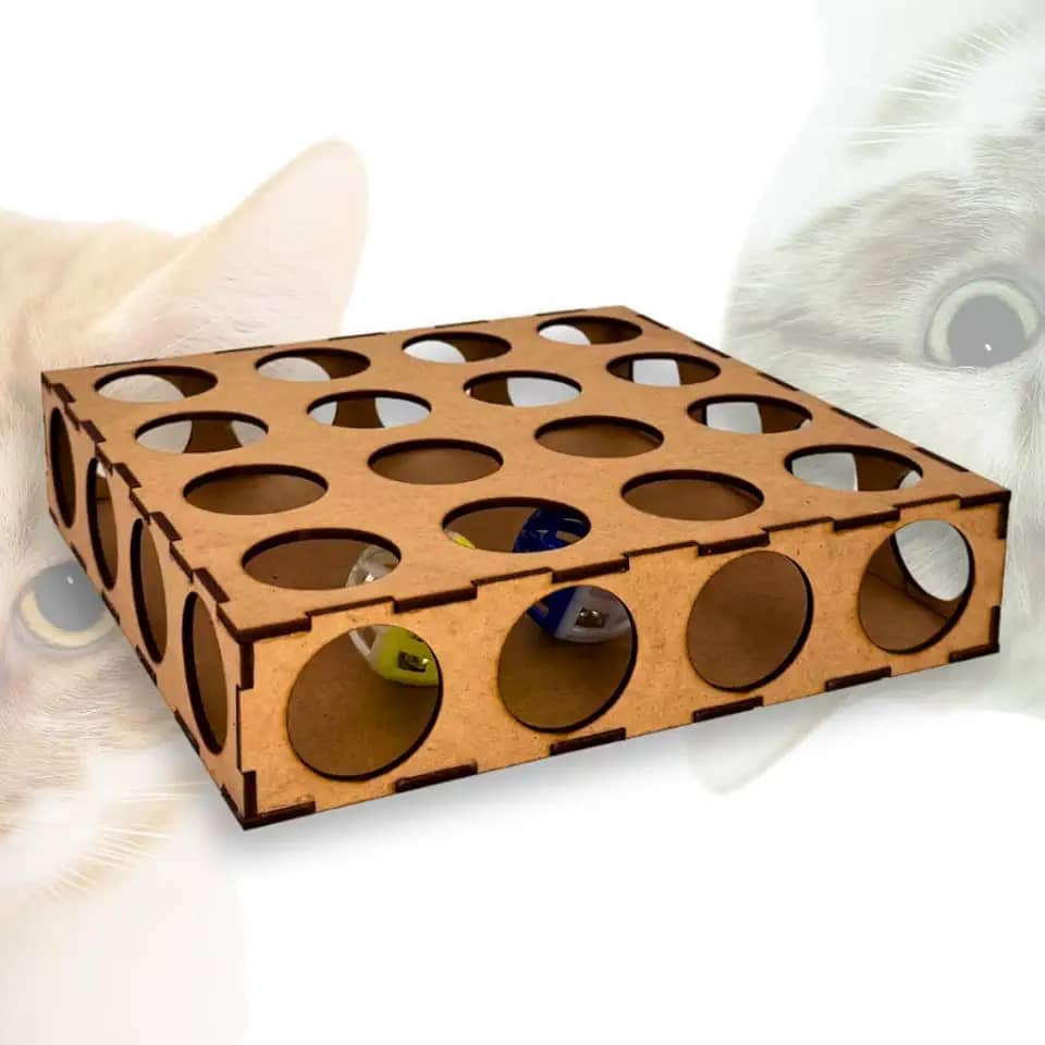 Brinquedo Labirinto Com Bolinhas e Guizo Para Gatos Em Mdf