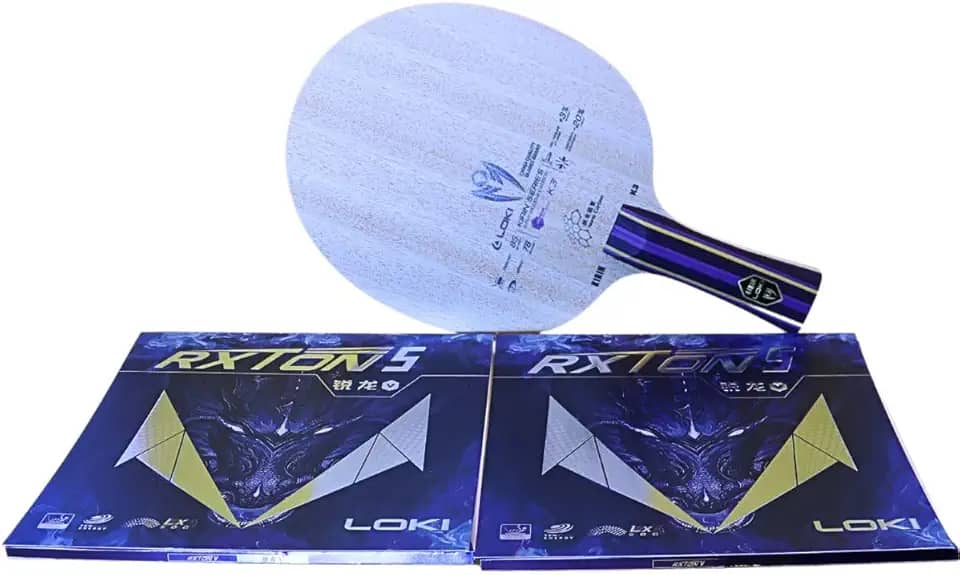 Raquete de Tênis de Mesa Loki K3 Clássica com Borrachas Rxton 5, 5 Folhas de Madeira, 2 de Carbono, Cabo Flared, 80-90g