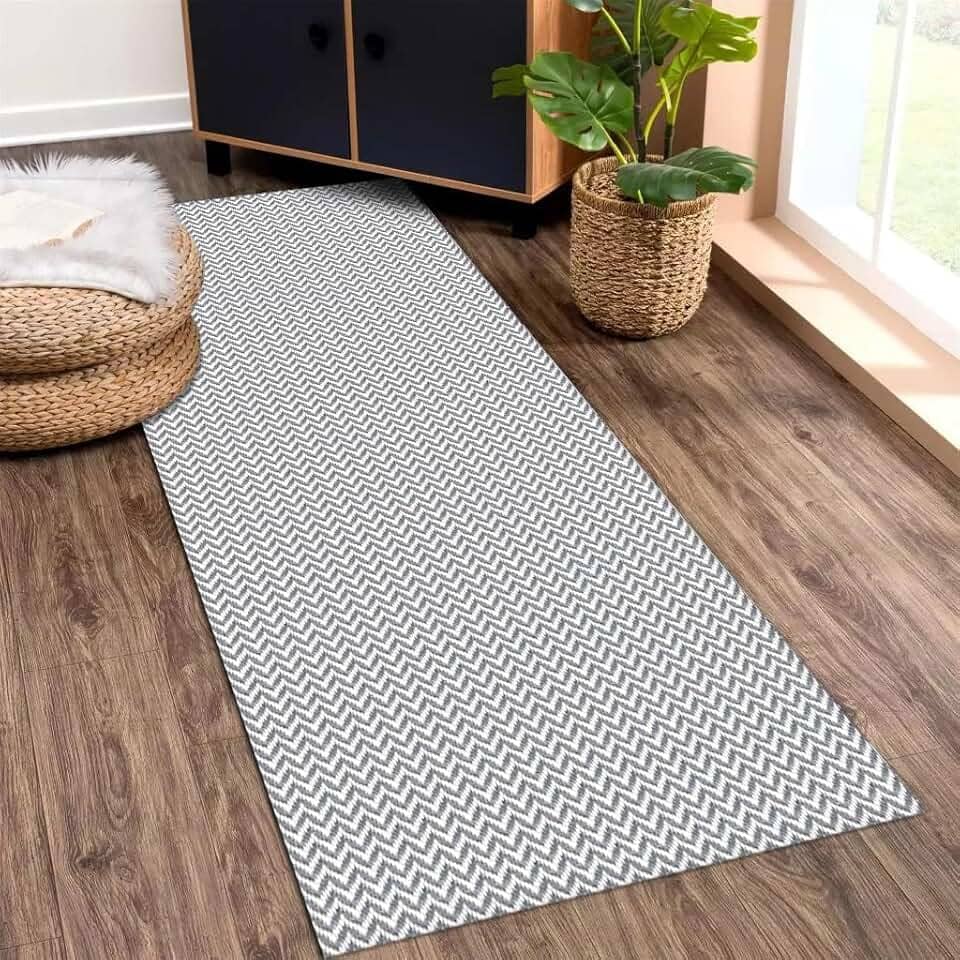 Tapete Passadeira Antiderrapante, Branco, 65cm x 2m, Textura Zig Zag (Cinza)