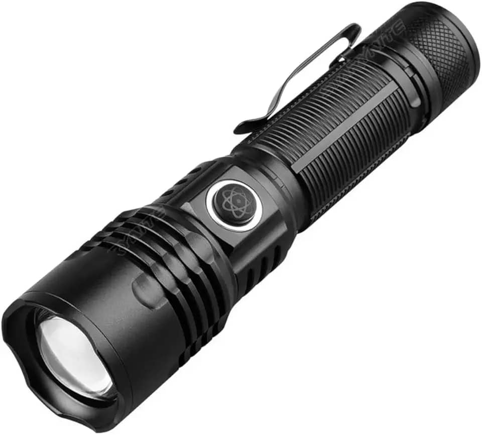 Lanterna Tática T9 Super Potente Led Recarregável P70 USB 3 Modos de Iluminação Zoom Longo Alcance Leve e Resistente