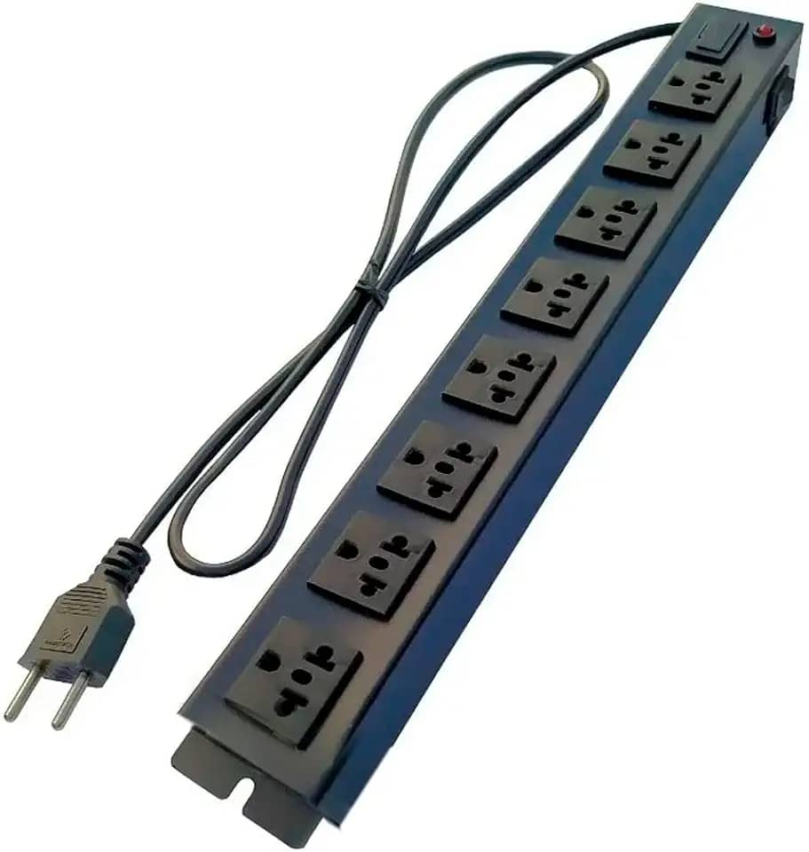 Filtro De Linha Universal 08 Tomadas Corpo Metálico Ferro Tomada Antiga/Americana/Chata